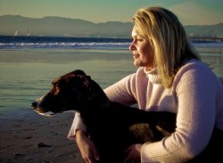 Dog-Woman-Beach-PB236144