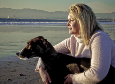 Dog-Woman-Beach-PB236144