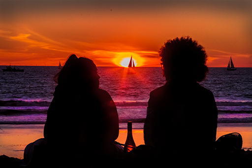 Couple wine-sailboat-berm - sunset silhouette venice-