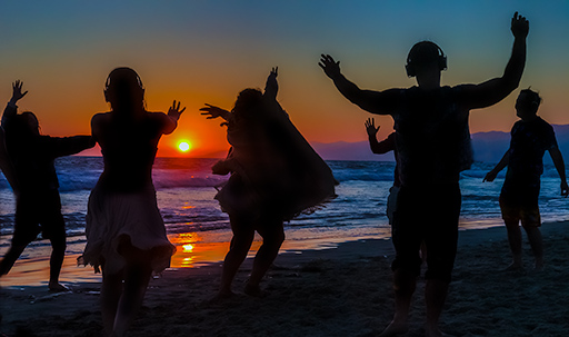 Venice - sunset silhouette - 5 people dancing